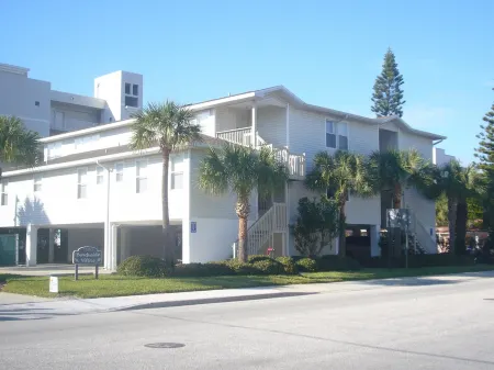 Beachside Villa Where your stay is never long enough 1500 Gulf Blvd. IRB 2BR/2BA
