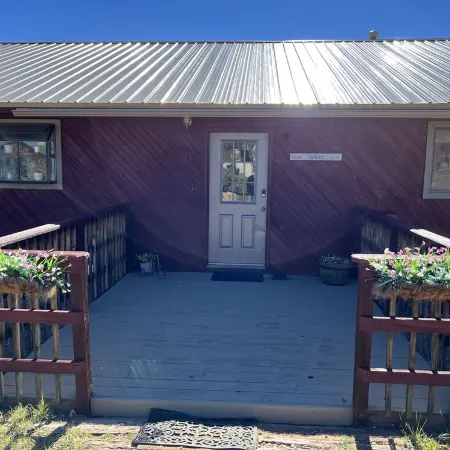 INDEP.CLOSE TO SKI/REMODELED CHALET ON XL LOT W VIEWS OF SKI RESORT &MOUNTAINS