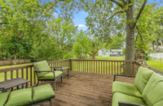 Charming & Affordable 3-bedroom house with WiFi in tranquil Overland Park