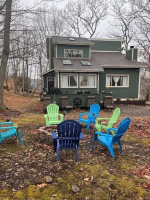 4 Season Fun Filled Mountain Retreat in Saw Creek Estates with Tons of Amenities