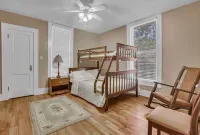 Home is located the historic part of Ardmore Oklahoma 鄰近Ardmore Public Library的酒店