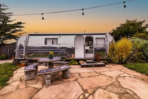 Stunning and unique AirStream on the Coastal Trail and near Poplar Beach Hotel di Half Moon Bay