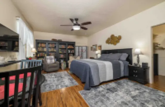 Room With Private Entrance & Private Bathroom & W/D