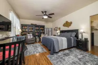 Room With Private Entrance & Private Bathroom & W/D