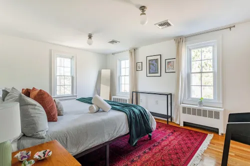 5 miles from New Paltz, close to Vassar, SUNY ideal for weddings and graduations