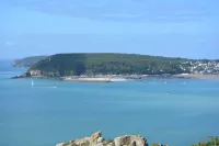 90 m from Morgat beach, fully renovated 3-bedroom house on quiet street Hotel a Crozon