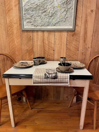 Cozy Cabin, private, romantic, wood stove, WiFi, mountains, NC