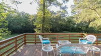 3 BR Nature Escape w/ Large Yard + Home Office