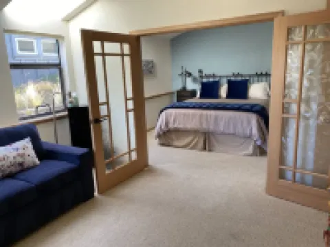 Ocean, Golf course and Mountain Views.Walk 3/4mi to the beach