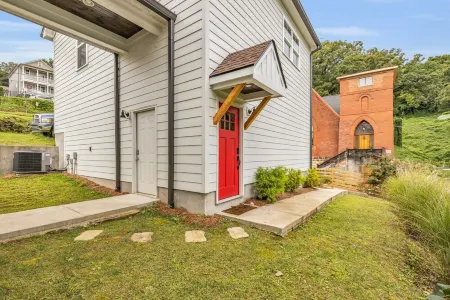 Chattanooga *Brand New Carriage Home* Отели рядом с достопримечательностью «Водопады Раби»