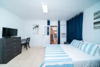 1Br/1BA/ Ocean View Patio and Free One Compact Car Parking/Beachfront
