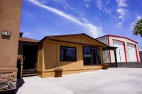 Modern home with parking/public boat ramp Hotels near Colorado River