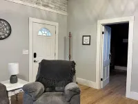 Charming 1-bedroom house in terrific Harrisburg with AC, WiFi Hotels in Harrisburg