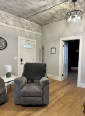 Charming 1-bedroom house in terrific Harrisburg with AC, WiFi