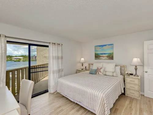 Luxury Waterfront Views / Pool / 1400sf / Minutes to Beach