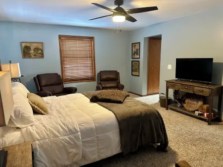 Premier Lakeshore Retreat