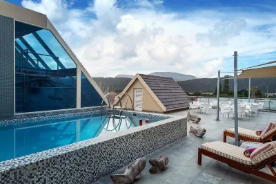 Views Boutique Hotel & Spa Hotels near Palms Garden Square