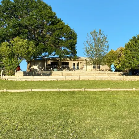Beautiful Quiet Getaway on Llano River w/ Lake LBJ Access