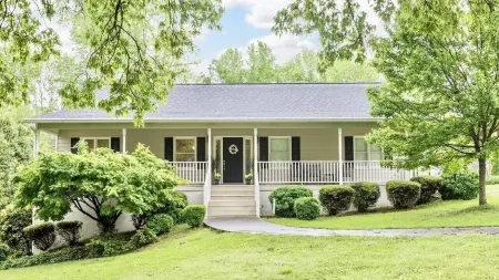 Walk to Carrollton Square!  Entire Home Upstairs For Rent.