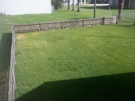 COASTAL CORAL -A few steps to the Beach, Pier, Park & close to all Boat Ramps.