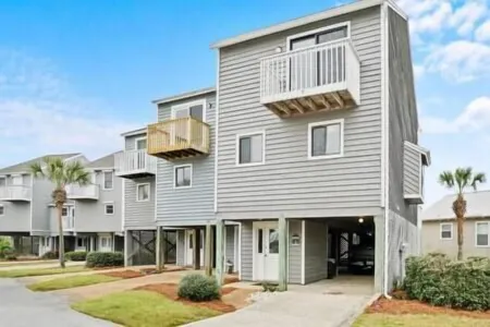 2 Bedroom, 2.5 Bath in Beach Community - Sleeps 6