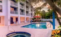 Courtyard Naples Hotels in Naples