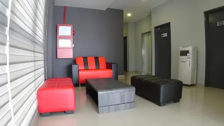 The Red Hotel Отели рядом с достопримечательностью «Университет Малайзия МАХЗА»