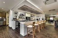 Revolution Hotel Hotels in Leduc
