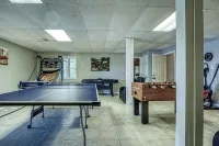 Amazing Views, Huge Game Room, Dock, Deck, Sleeps 16, Free Kayaks!