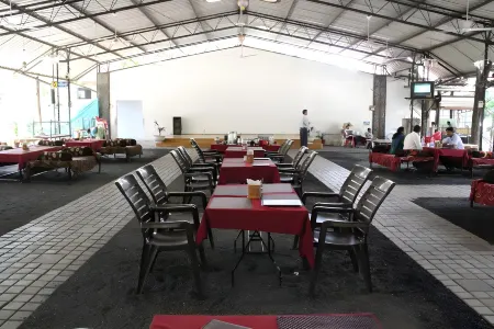 Hotel Tapovan Отели в г. Пимплед Нейсик