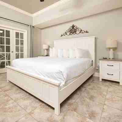 Phoenix West 1802 Condo Rooms