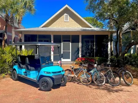 ~ Charming Family Beach Bungalow~ Golf Cart~ Bikes~ Private Patio~ Pet Friendly~