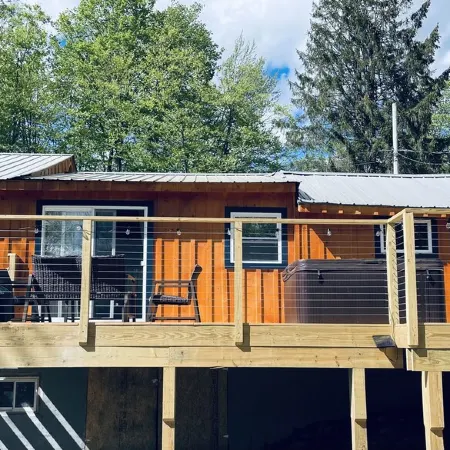 Charming Cottage with Jacuzzi, Fire Pit and Access to Nearby Lakes!