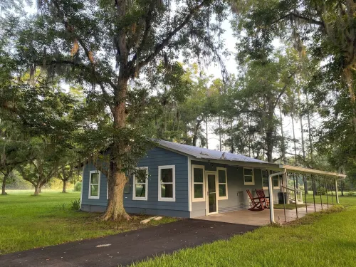 Cute cottage on 85-Acre horse farm