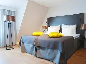 Home Hotel Plaza