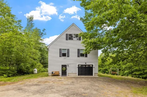 Renovated Alexandria NH jacuzzi house~firepit! gameroom! dog friendly! fenced Hotel a Alexandria