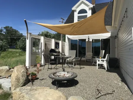 1850’s 5 acre Farm on Lower Mason Pond Отели в г. Waldo County