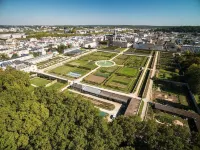 3 Rooms  , in the Heart of the Historic District of Versailles