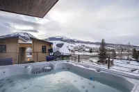 Penthouse with Private Hot Tub and Great Views