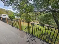 Hazy Hill Estate, a renovated Miners Cottage, surrounded by nature Hotels in Yea