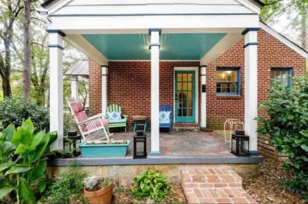 Atlanta Llama Luxury Cottage