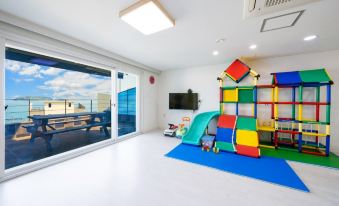 Geoje Biken Kids Pool Villa (Pool for All Rooms, Elevator)