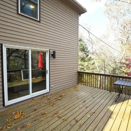 5 Star Coastal Farmhouse- Dog Friendly- 3Br in Westerly! Minutes to Beach & Town