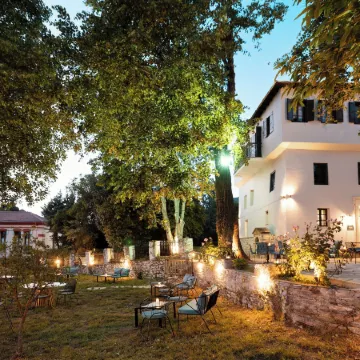 Kenta Mountain Hotel & Gastrobar