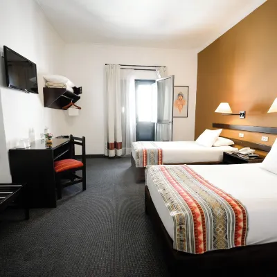 Raymi Hotel Hoteles cerca de Mercado "San Blas"