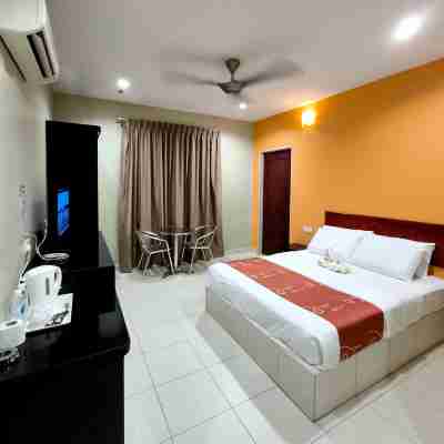 Capital O 91126 The Raga Chalet Rooms