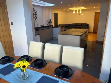 Entire Seaside Home 6 Private Bedrooms Sleeps 10