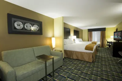 Holiday Inn Express & Suites Morrilton Hotels near Movie House Winery