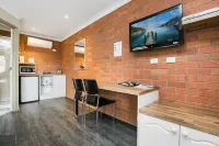 Bendigo Goldfields Motor Inn Hotels near Harvey Norman Bendigo
