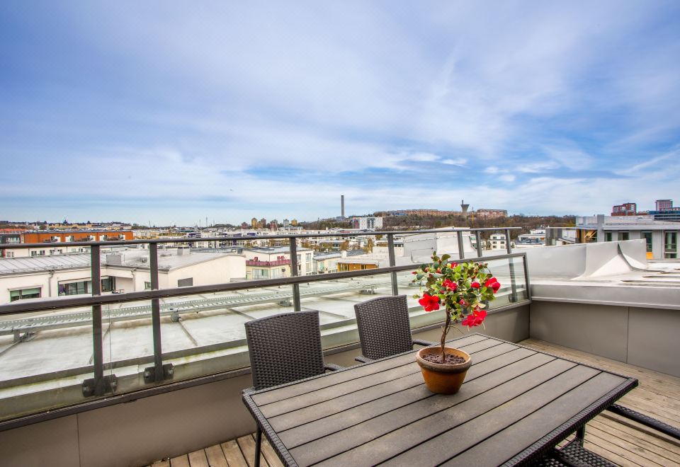 아파트디렉트 함마르비 허스타드 주변의 깔끔하고 현대적인 도시 전경